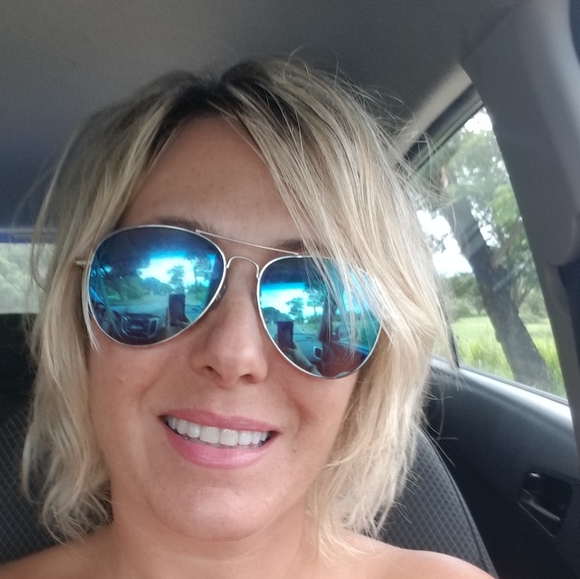 Meet your Posher, Deej - Picture 2 of 8